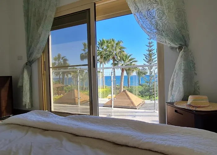 Del Mar Heated Pool マゾトス