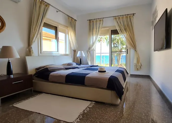 Del Mar Heated Pool *