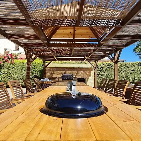 Del Mar Villa *