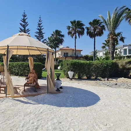 Del Mar Heated Pool Мазотос