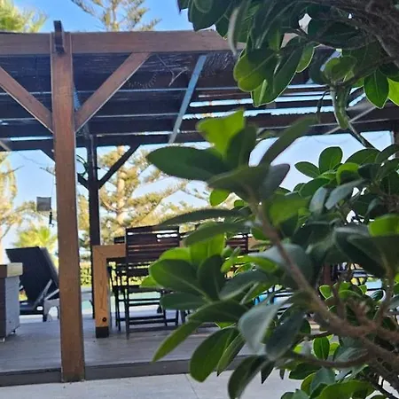 Del Mar Heated Pool Мазотос