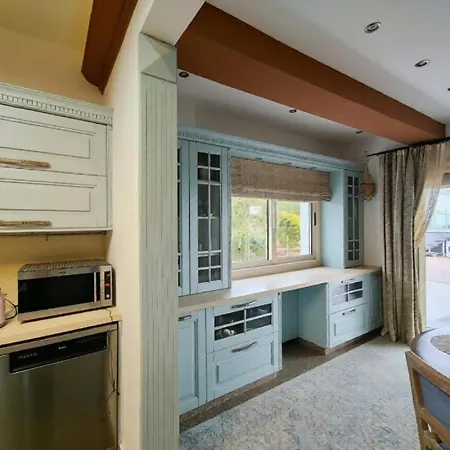 Del Mar With Heated Pool & Villa Mazotos
