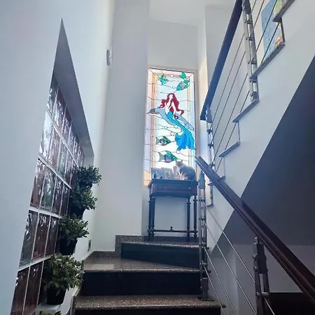 Del Mar Villa *