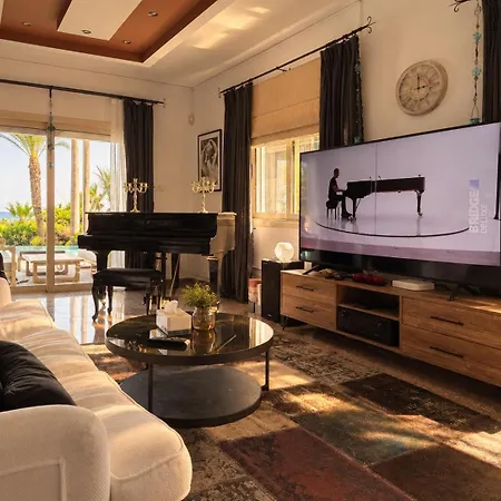 Del Mar With Heated Pool & Villa